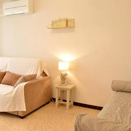 Apartment Coquet 4 Couchages Au Lavandou - Proche Plage, Parking Inclus, Commerces A Proximite - Fr-1-251-299 *